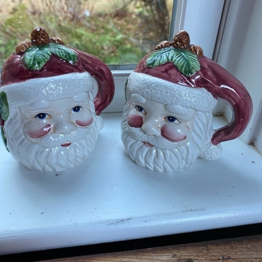 Vintage Santa Claus Christmas Salt & Pepper Shaker - Picture 4 of 5